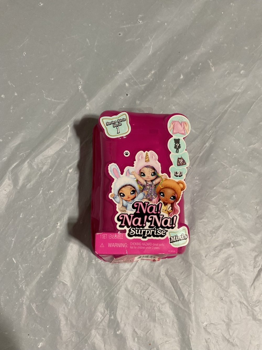 Na! Na! Na! Surprise minis paw print